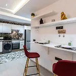 Stylish & Chic Flat - Best Place - New Building